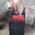 Prasa mechaniczna regałowa 5 ton do makulatury, folii PET, butelek z tworzyw sztucznych, szmat i tekstyliów